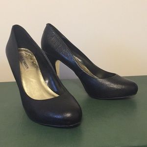 Steve Madden Black Leather Pumps